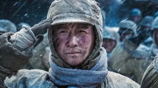 长津湖|93岁老人被邀请观看《长津湖》，观影后哭成泪人：我就是伍千里