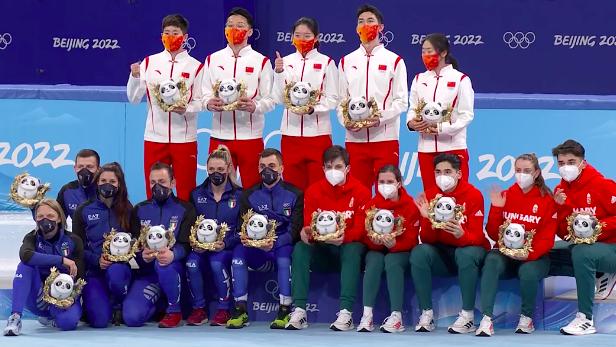 武大靖|中国首金背后！范可新激动：训练嗓子带血值了 武大靖掩面落泪