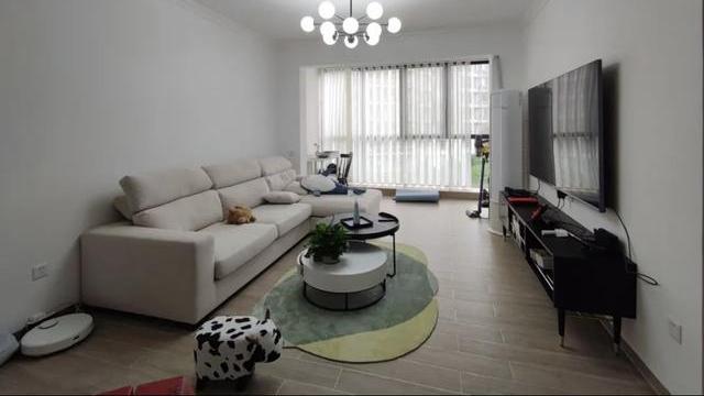 这是我见过最极简装修，效果很耐看，阳台放浴缸泡澡，谁见过？