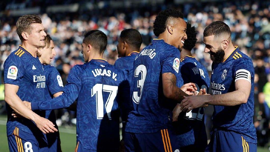 琼斯|2-1，终于赢了！欧冠13冠王爆发，45%控球+全场轰12脚，创2大纪录