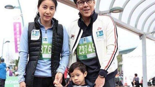 霍启刚|李泽楷郑志刚何超琼一起现身，赢家却是霍启刚，霍家不仅富而且贵