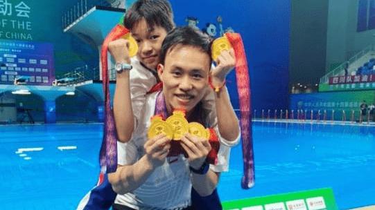 全红婵|郎才女貌！全红婵师哥谢思埸晒与女友合照，2人在一起太般配