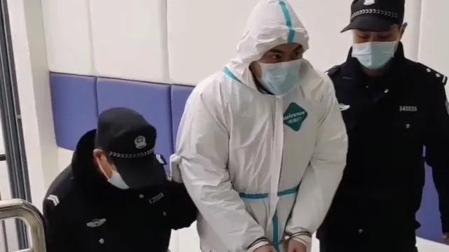 张卫健|男歌手涉嫌电信诈骗被抓，网友：这眼神是张卫健？