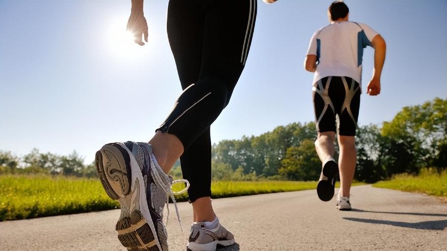 骨折|全球30%髋骨折发生在中国，教你2个动作，自测髋关节耗损程度