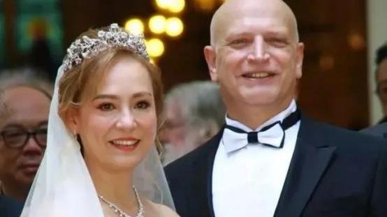 翁静晶|她的人生比邓文迪还要传奇，被称为“最厉害豪门媳妇”