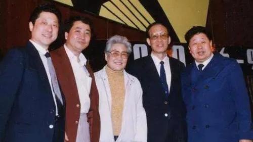 相声|姜昆与四位已逝著名老艺术家的一张珍贵照片：大家喜欢他们吗？