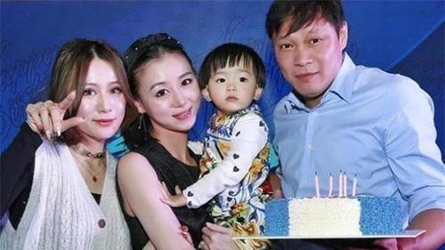 范志毅|忍无可忍！足坛名宿范志毅直播怒怼喷子，2女儿国籍却备受争议