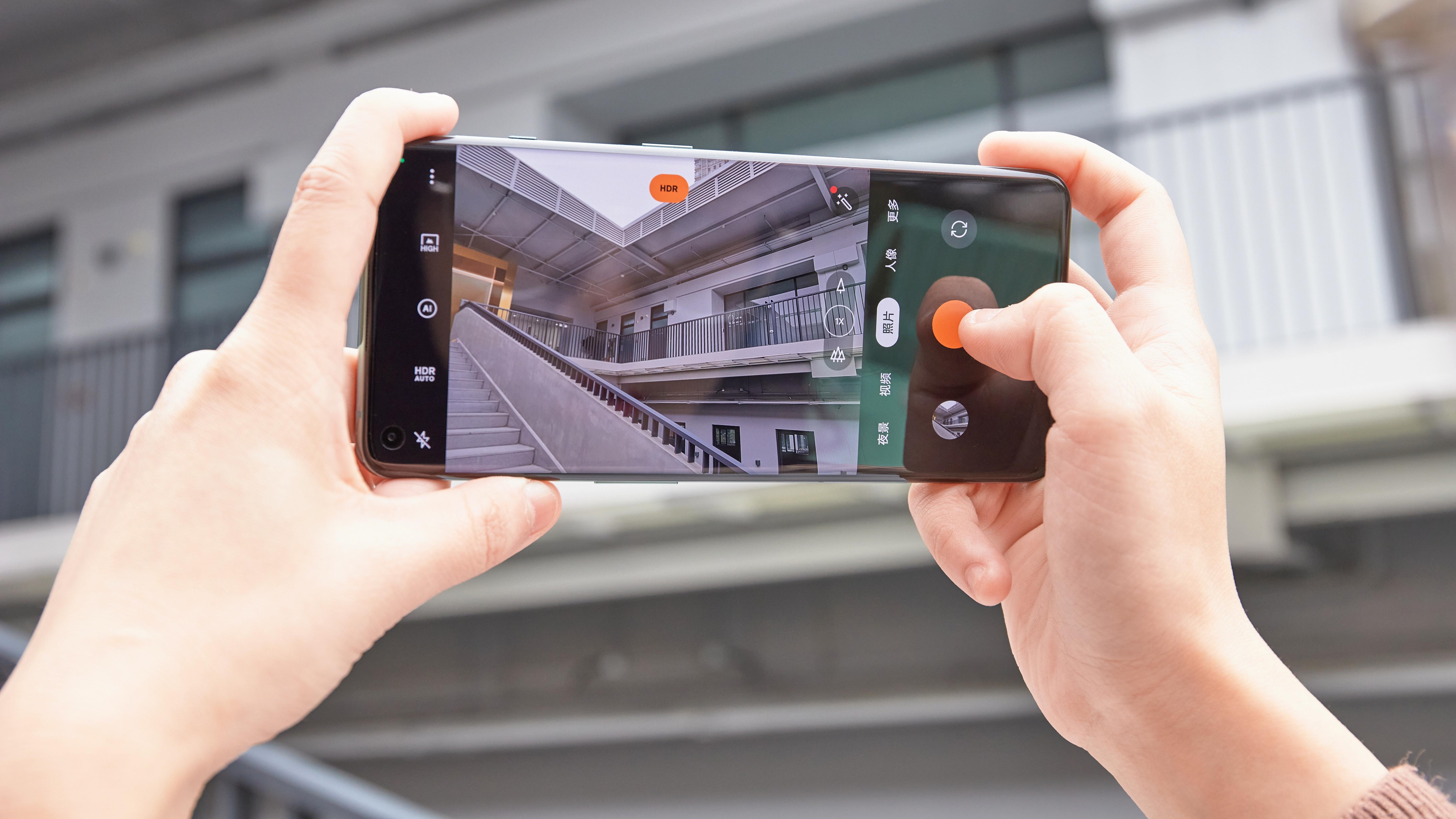 一加科技|为什么选骁龙8旗舰都绕不开一加10 Pro？这些用户评价真相了