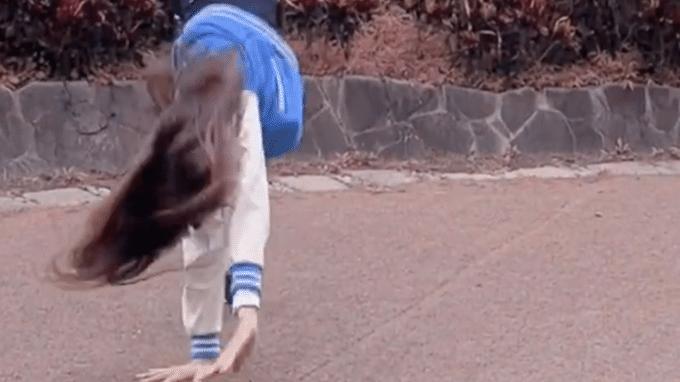 杨丽菁|武打女星杨丽菁泳池边秀身材！曲线完美，53岁皮肤白皙