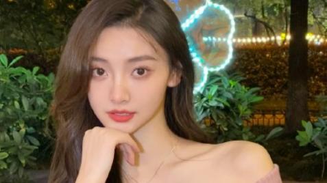 女主播|女主播被领导骚扰？节目中途旗袍变短裙，网友：这样才有人看