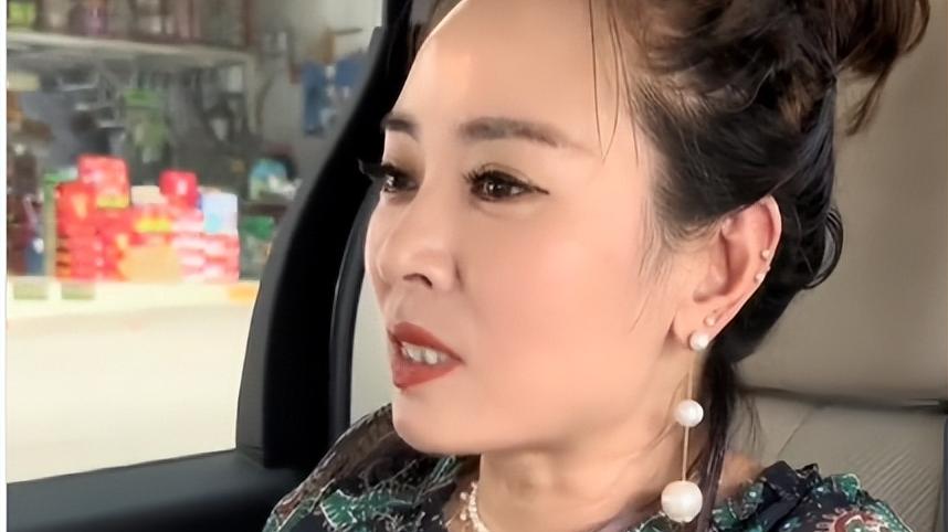 李勒优|李勒优：《变形计》最美女孩，成绩不理想，哥哥花45W给她报补习班