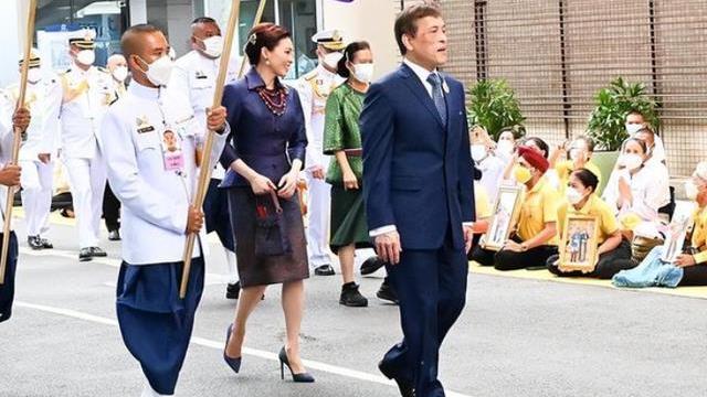 李一桐|王室“一后一妃”恩宠洗牌，诗妮娜退出宫斗舞台，苏提达出尽风头