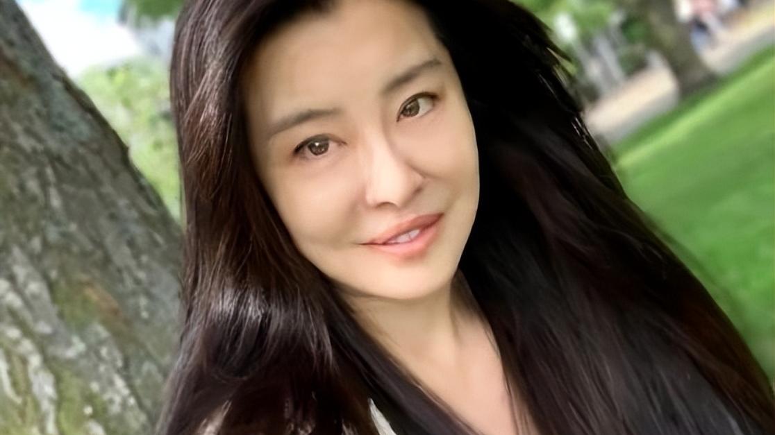 刘亦菲|龅牙、假牙、大板牙，这12位女星貌美如花，却都“输”在了牙齿上