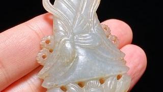 |元 和田玉青花籽料 玉莲花座佛 菩萨 挂件