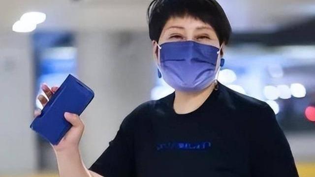 张凯丽|张凯丽晒43年前战友照，众战友颜值太高不输明星，笑容纯粹干净