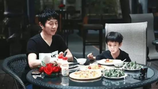 郑钧|歌手郑钧儿子撒谎被抓，遭罚磕1000个头，后又改成“双盘”一小时