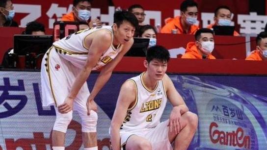 赵岩昊|赵库里进行转院手术，职业生涯不容乐观，可惜了！