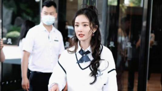 杨幂|《密逃》官微沦陷，知情者透露杨幂最新伤情，杨幂悄悄上线报平安