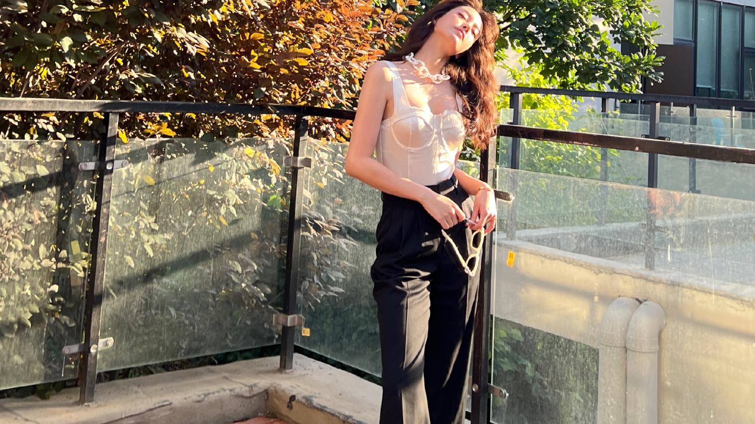 小王子|女星杨彩钰端午节晒写真，低胸胸衣，提前带你入清凉的夏天