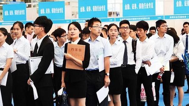 上海市|名校博士应聘“城管”被录取，引发热议，知名人士的这番话真实了