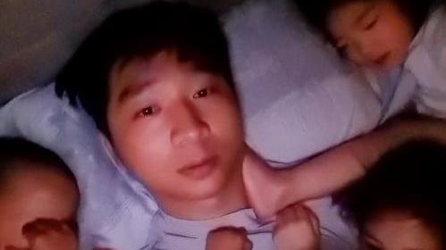 陈佩斯|陈佩斯4个孙子齐露面，长相如同复制粘贴，网友：陈氏基因太强大