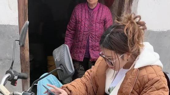 |任性！田静晒工作团队，6人撑起2个账号，只因太阳太大就停播