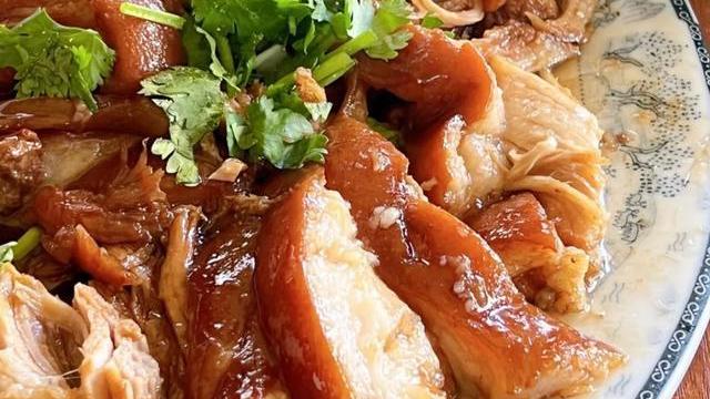 猪脚|东北小伙穷游揭阳，点了碗饭不敢相信，反复确认这是在广东？