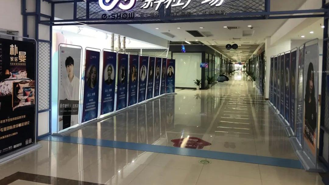 罗永浩|罗永浩“隐退”，李佳琦“停播”，直播江湖风云突变