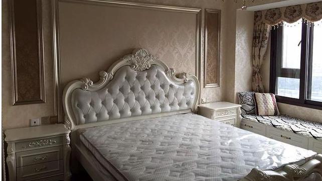 老婆坚持把主卧浴室墙砸了，装修完来朋友感觉尴尬死了！