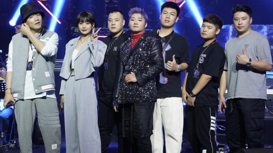 白小白|网红白小白回应“跳槽”传闻，直言：没和官方签约，可双平台直播