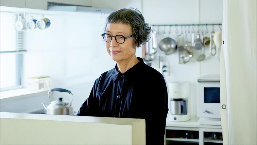 这位60岁婆婆火了！坚持每天收拾，家里一尘不染，值得我们学习