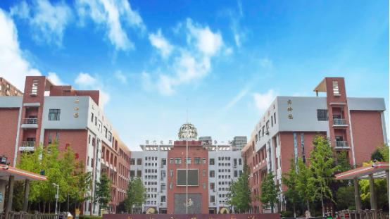 江苏水平公认较强，11名学霸考入清北，竟来自同一中学