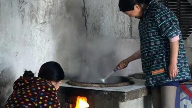 聚餐|家和万事兴！田静分享一家人聚餐画面，深情配文，姚威笑容成亮点