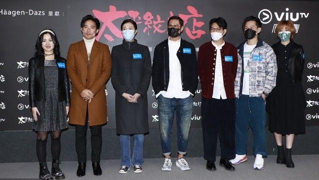 吴绮莉|吴绮莉长胖一点真美！一身黑衣暴露审美年龄感，站姿拘谨太放不开