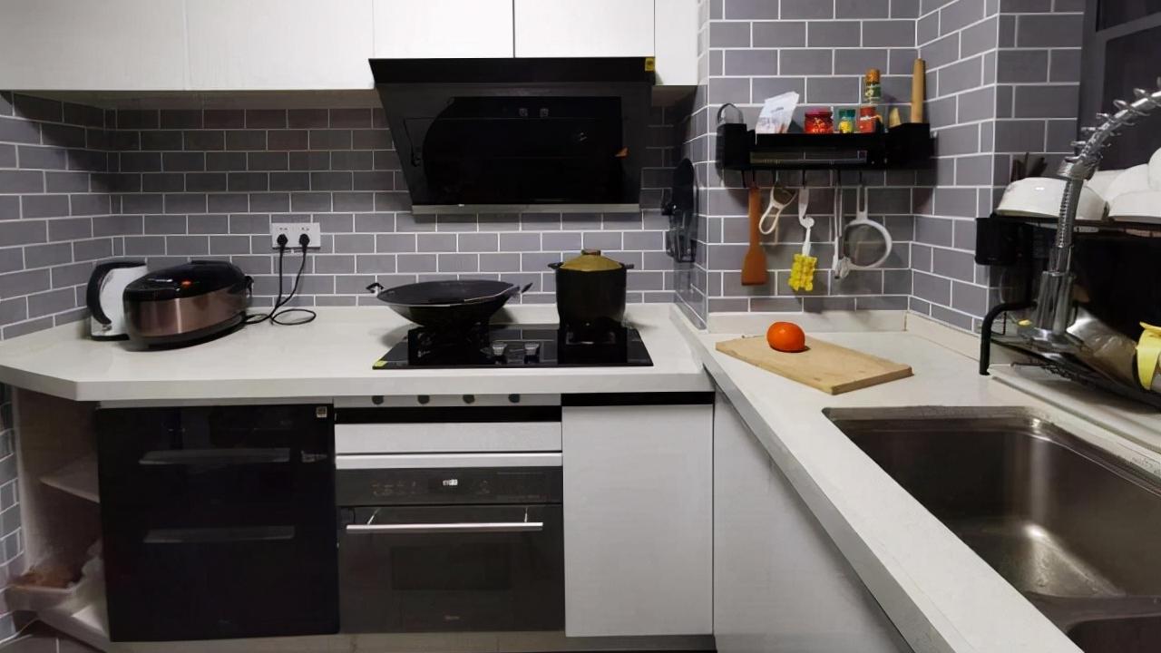 油烟机买“侧吸”还是“顶吸”？听内行人分析完，才发现买错了