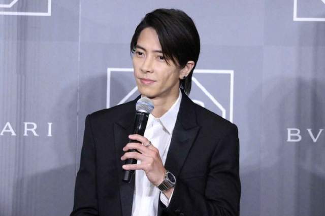 山下智久|日本国民男神近照曝光，脸颊凹陷像假人，网友：认不出来