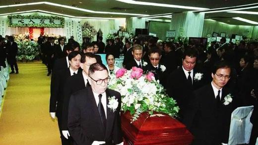 邓光荣|在罗文葬礼“掌掴”邓光荣，刘銮雄找了14K哪位元老？才保住性命