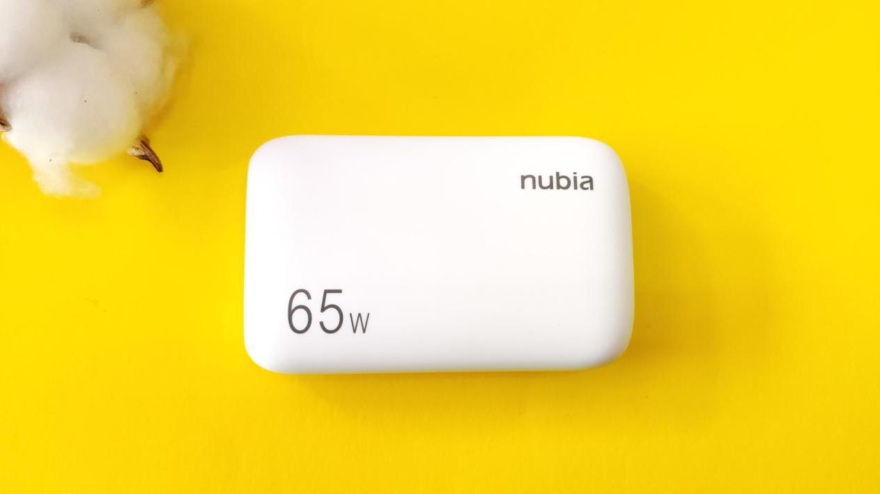 要想充电效果过得去 不妨试试努比亚65W超薄氮化镓充电器