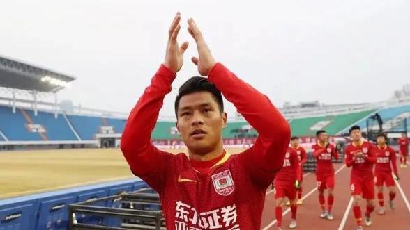 梅州客家|喜讯！两大重量级新援现身梅州客家热身赛，一人曾是当打国脚