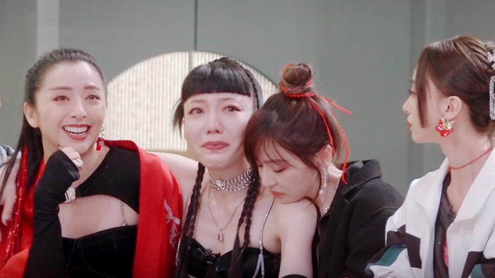 郑秀妍|《乘风破浪》一公舞台：郑秀妍独一档，三人实力被低估