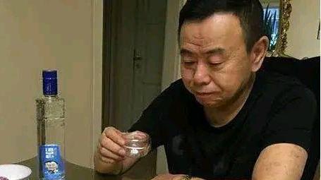 潘长江|直播卖酒遭遇危机，潘长江老师借酒消愁