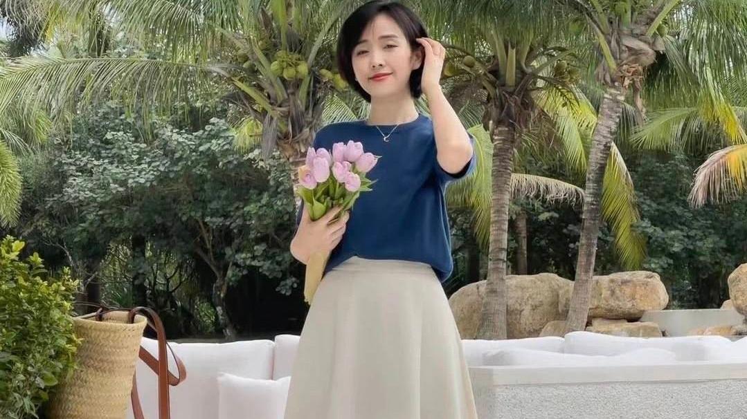 穿衣搭配 真正穿衣得体的中年女人，夏天穿裙不会高于膝盖，不扮嫩更优雅