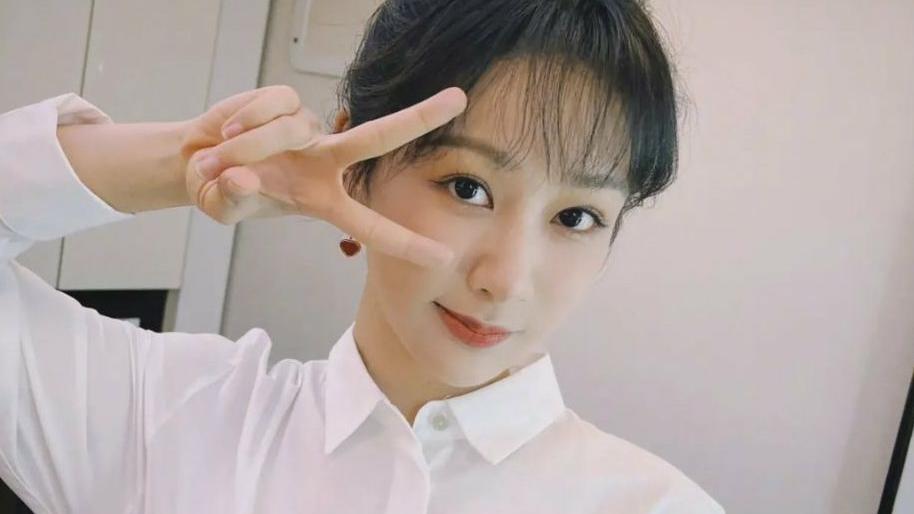 杨紫|杨紫反复删动态引热议，得知真相后，粉丝喊话：太可爱了