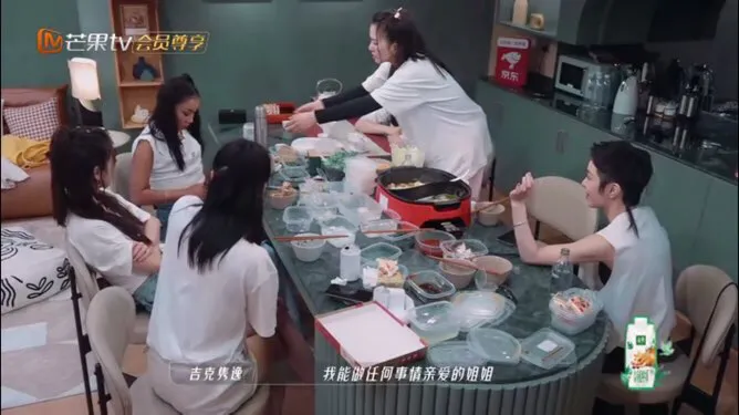 美甲|吉克隽逸很自豪地说：姐姐我是内地做美甲第一人，在这个舞台上我无所谓输赢，我指甲