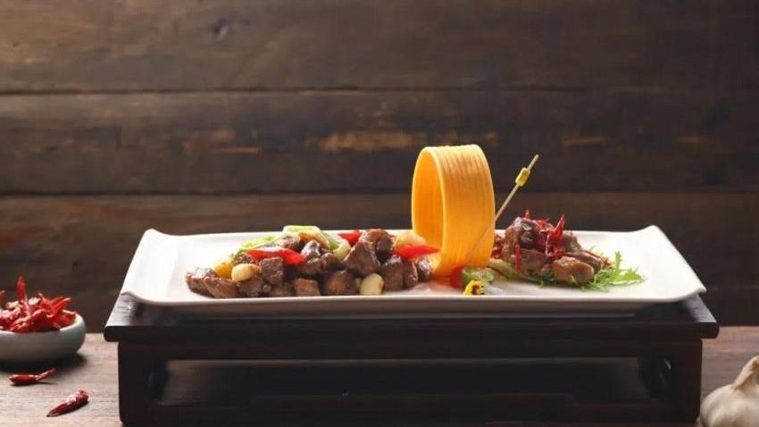 泥鳅|雪花牛肉粒、腊味合蒸、香辣豆皮炖菌菇