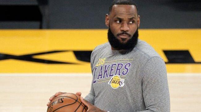 勒布朗·詹姆斯|名记反对詹姆斯入选最佳一阵，指责NBA给他开后门，荣誉全靠刷？