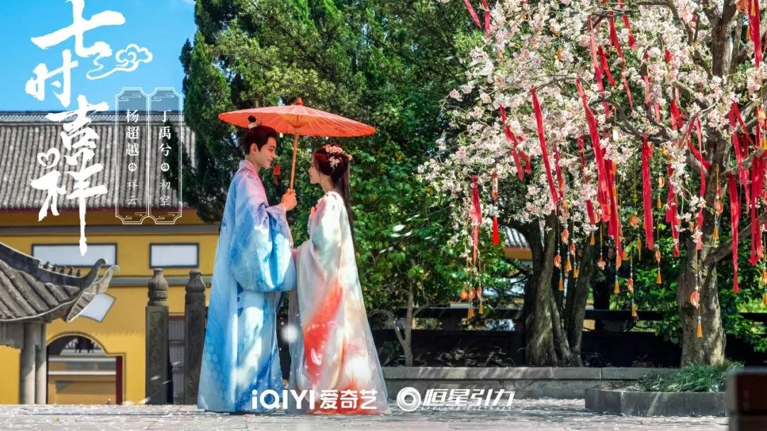 杨超越|新CP扎堆曝光，你站哪对？