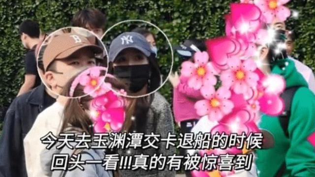 杨幂|知名女星杨幂出游，被网友偶遇，躺地上拍照炫出小蛮腰