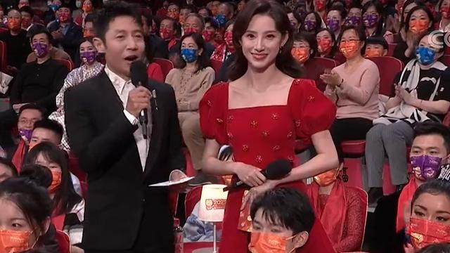 春晚|春晚十大神颜：赵丽颖红裙动人、马凡舒美貌出圈、张小斐的大衣又断货了