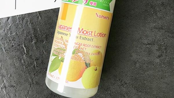 爽肤水 爽肤水：洗脸后的必备品，皮肤保湿好，才更加滑嫩